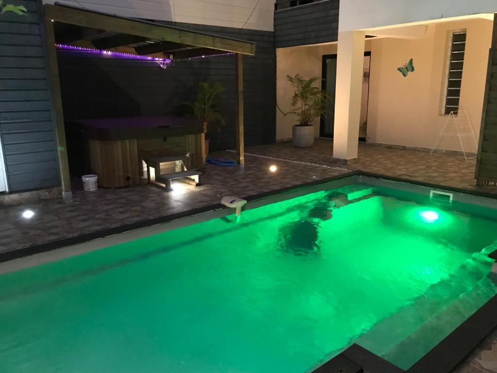 Le Flamboyant Avec Piscine Chauffee 30° Et Jacuzzi Lägenhet Saint-André Exteriör bild