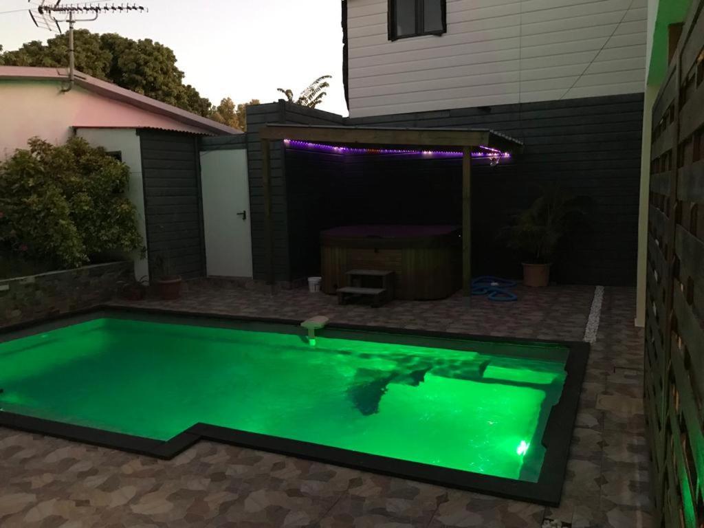 Le Flamboyant Avec Piscine Chauffee 30° Et Jacuzzi Lägenhet Saint-André Exteriör bild